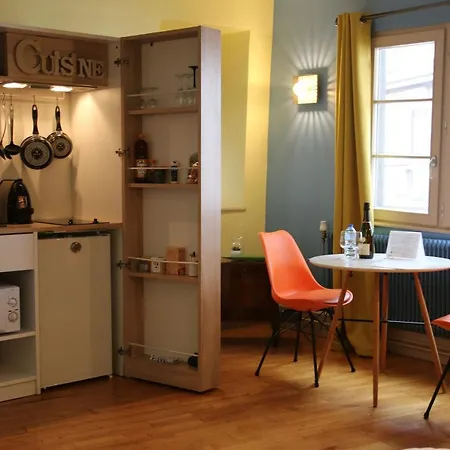 Maison Cliquot - Centre Apartment *
