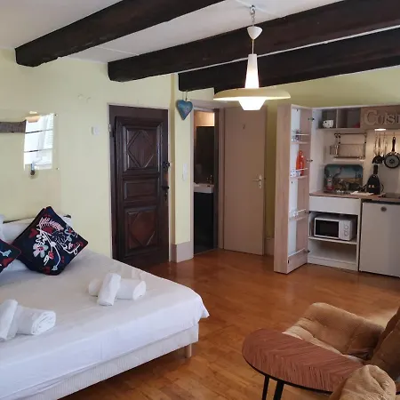 Maison Cliquot - Centre Apartment