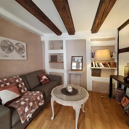 Maison Cliquot - Centre Apartment