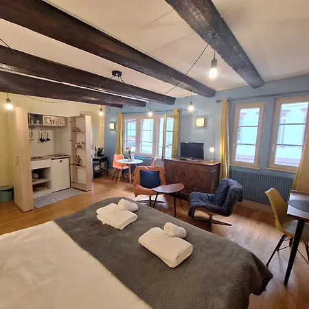 Maison Cliquot - Centre Apartment *